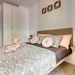 Cozy Main Square And Beachfront 3-bedrooms Apartment *