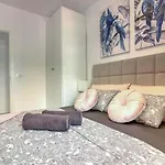 Cozy Main Square And Beachfront 3-bedrooms Apartment