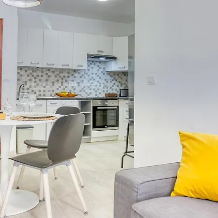 Apartment Cozy Main Square And Beachfront 3-bedrooms *