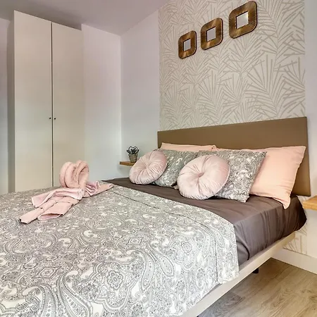 Cozy Main Square And Beachfront 3-bedrooms Apartment *