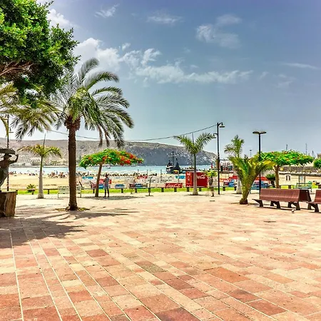 Cozy Main Square And Beachfront 3-Brs Apartment