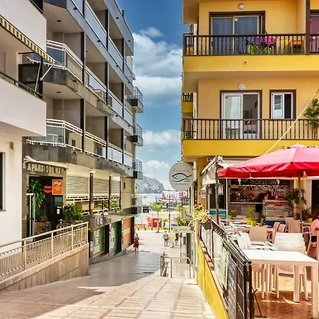 Cozy Main Square And Beachfront 3-Brs Apartment
